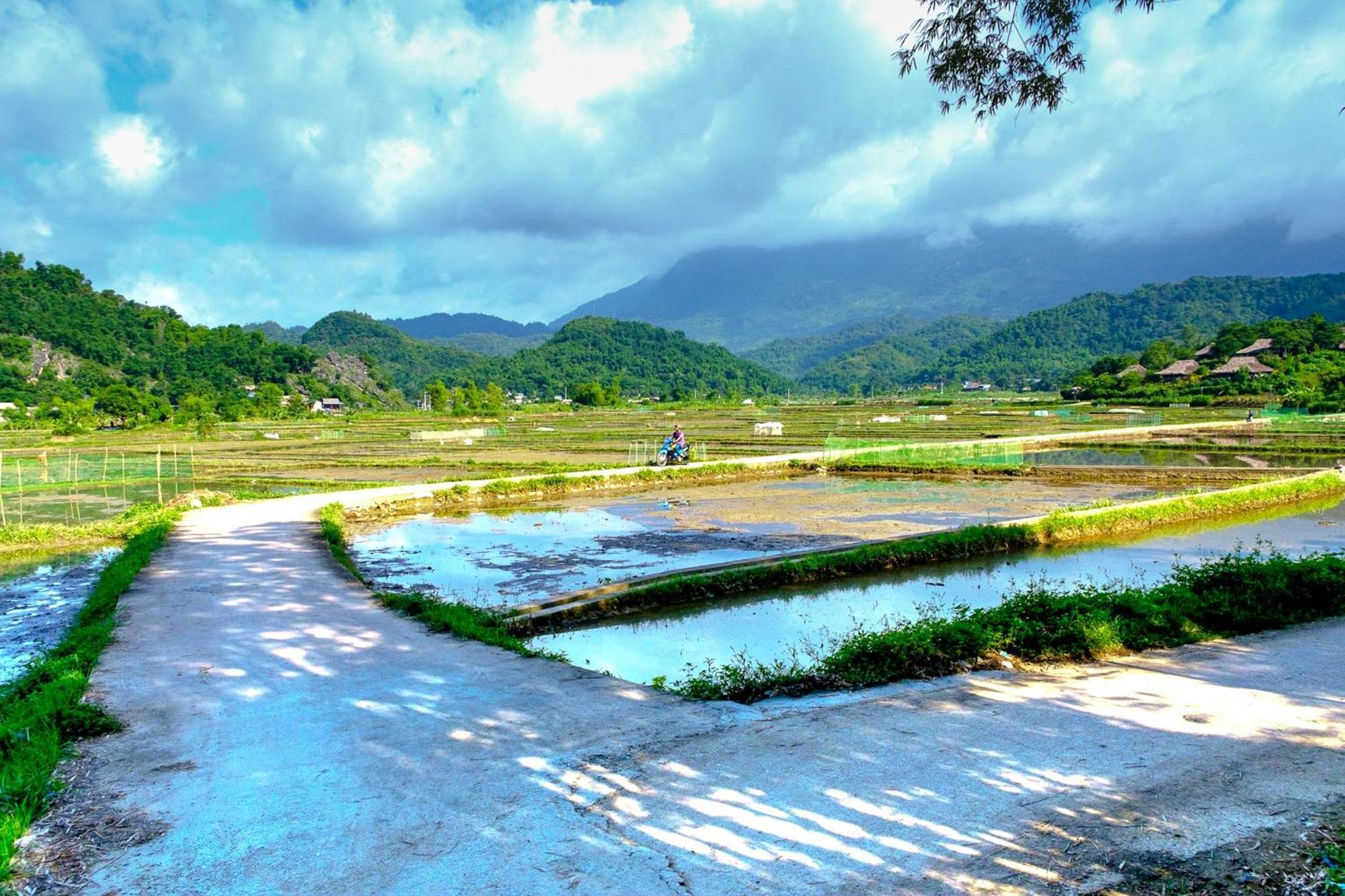 Nha Tan - Mai Chau Homestay And Tours Exterior photo